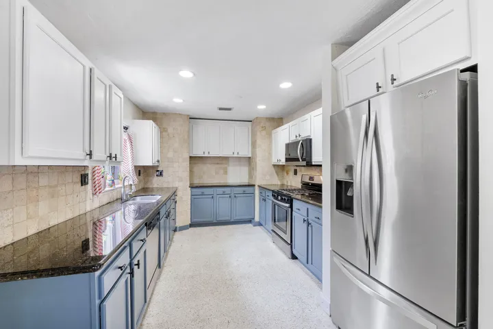 2933 Ne 1st Ave_025