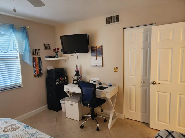 Guest bedroom