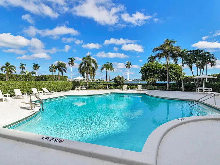 AMENITY_pool-MLS