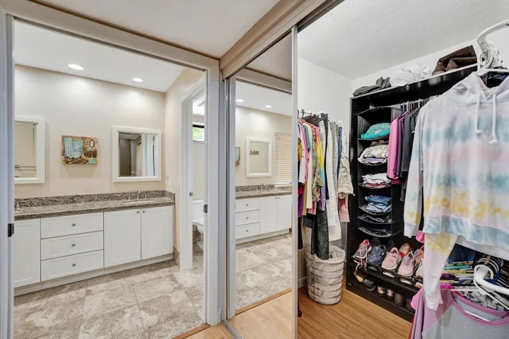 Walk in closet