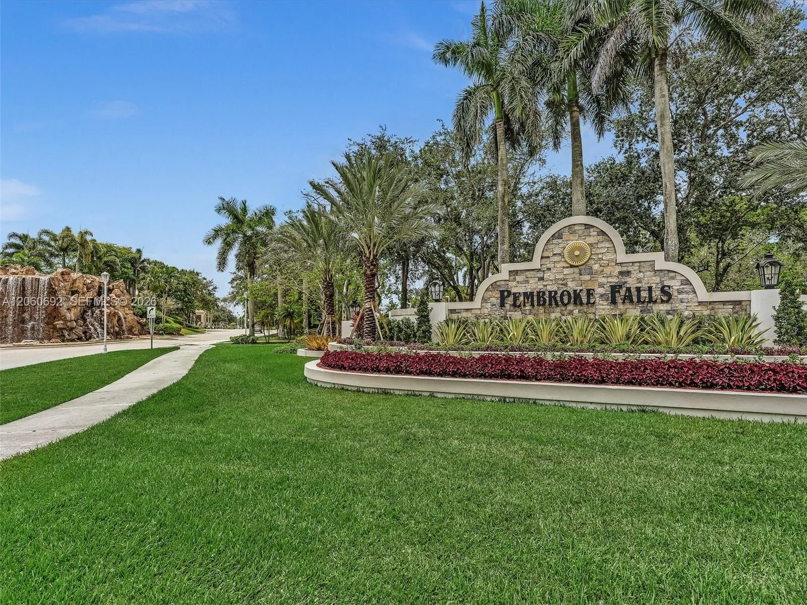 Pembroke Falls main entrance