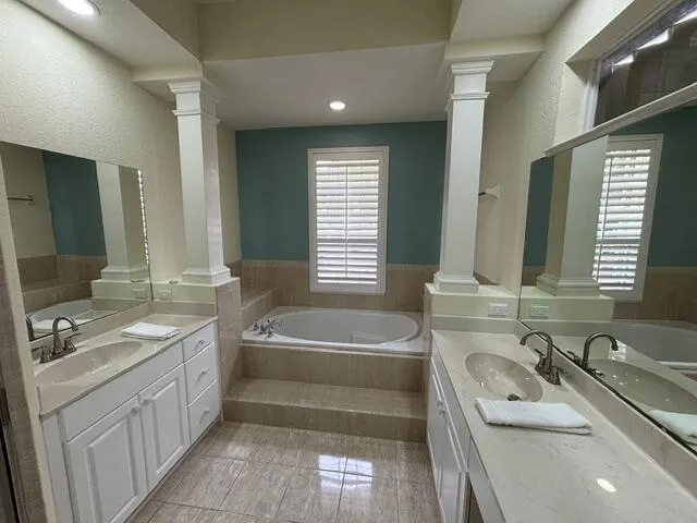 Main Bathroomtub