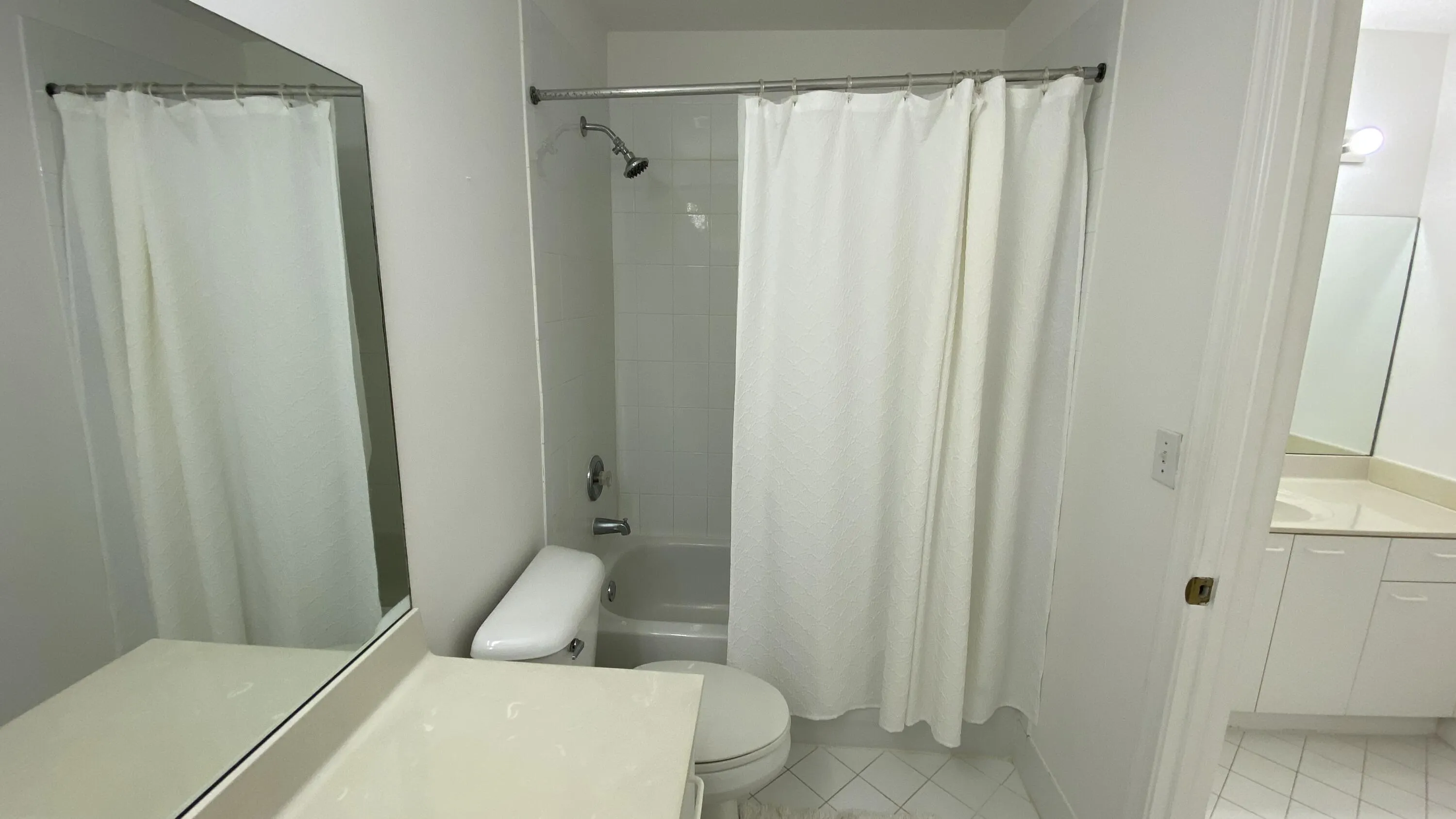 Full Bath Room 3