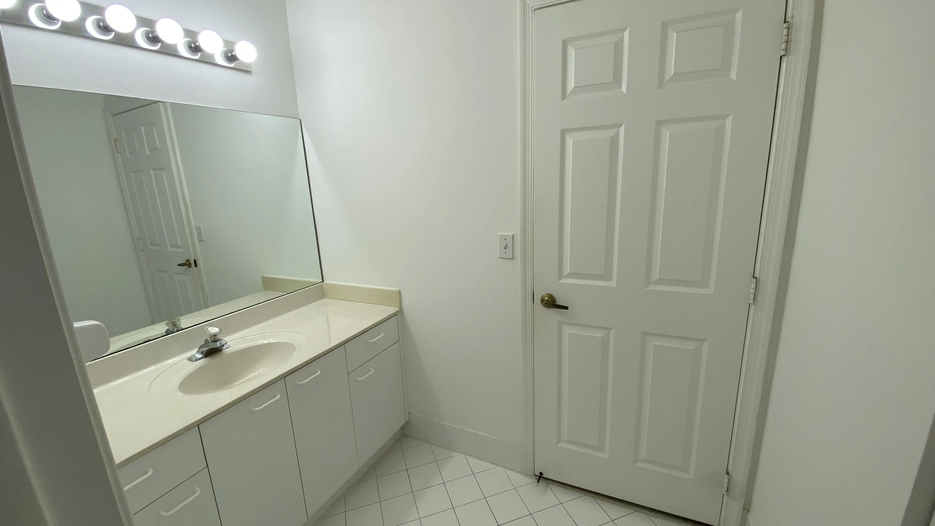 Full Bath Room 5