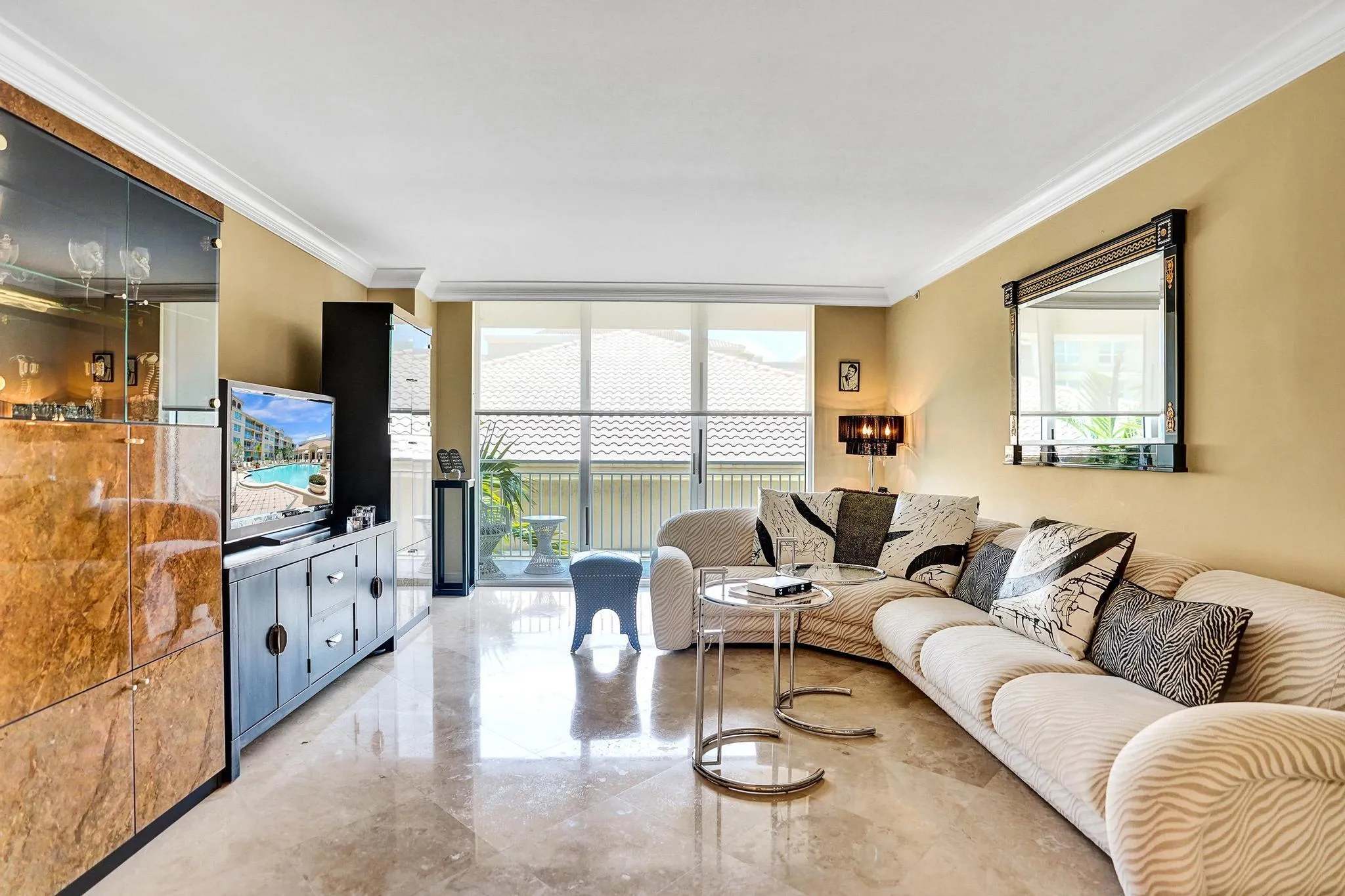 99 se mizner bvd. 802