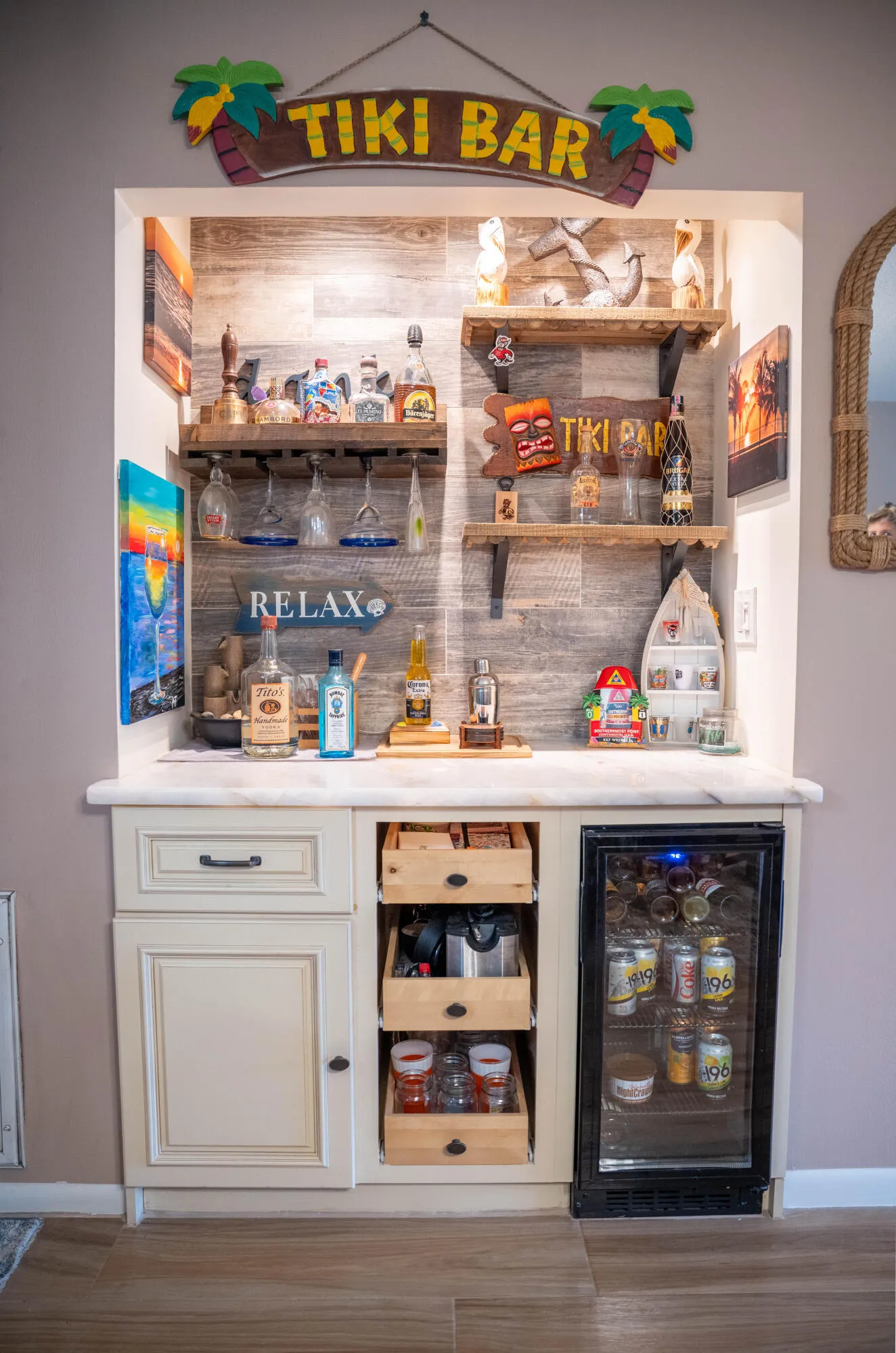 Bar in DIn area