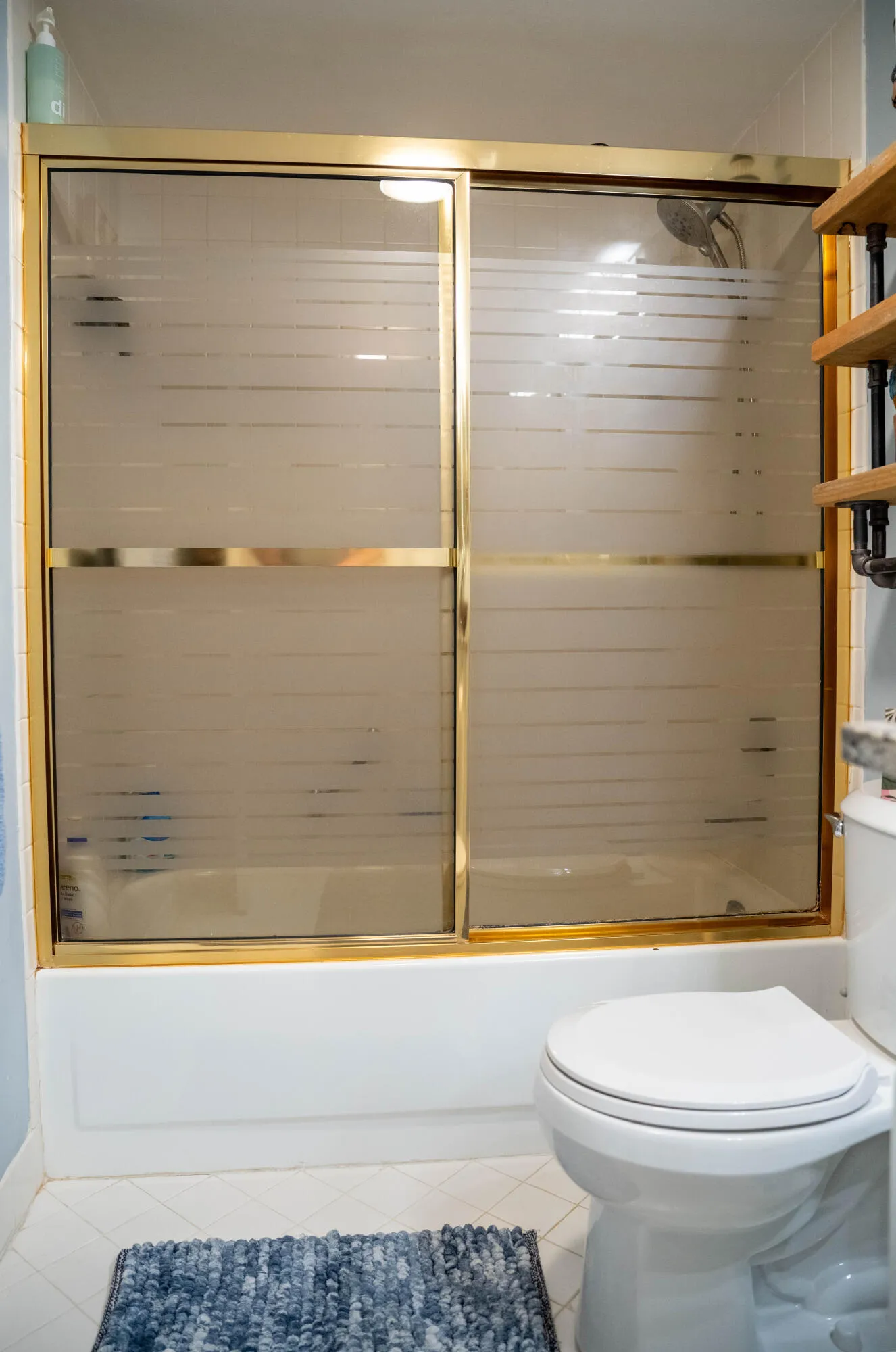 2nd bathroom combo tub