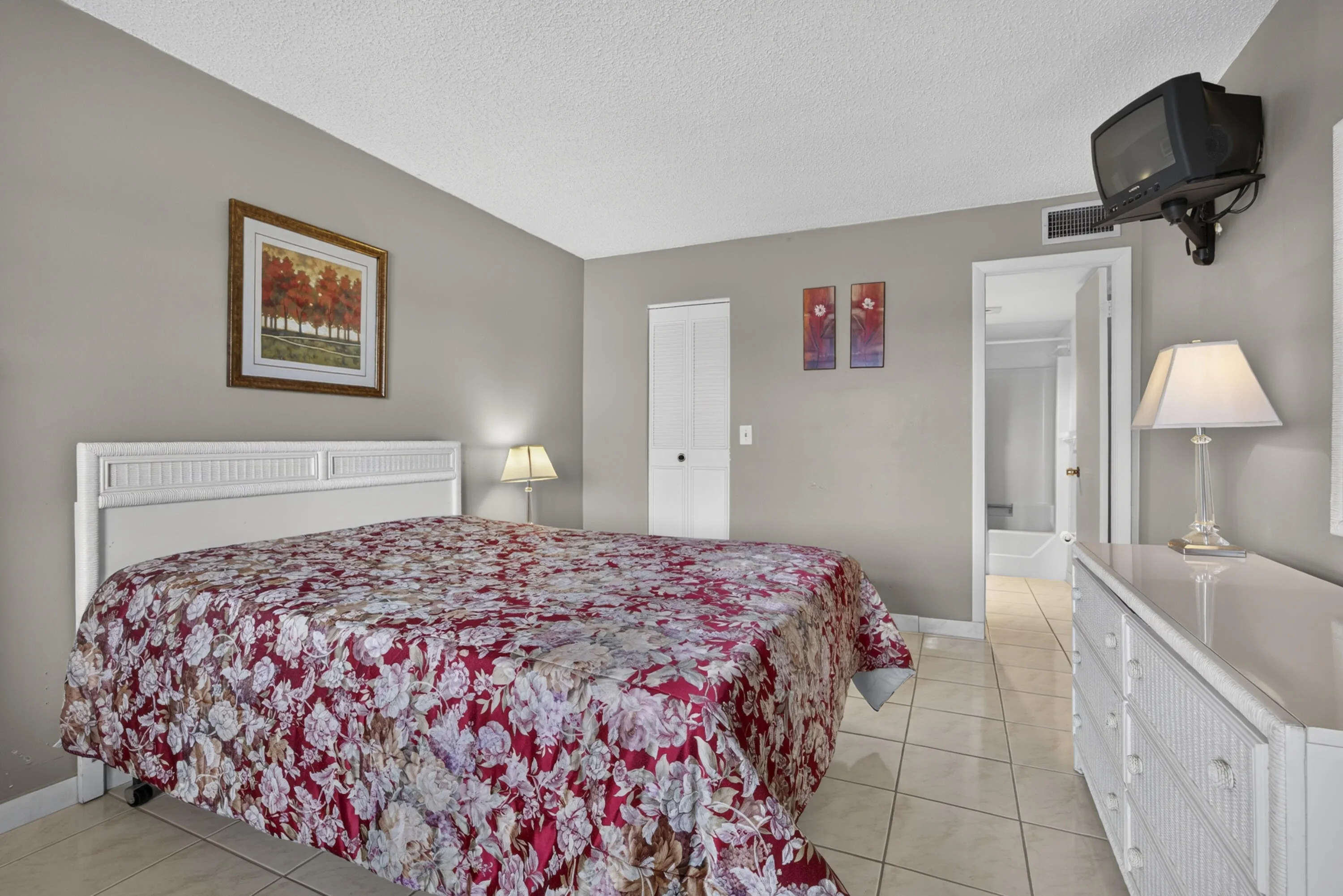 Neutral-toned walls complement the white ceiling and tile flooring