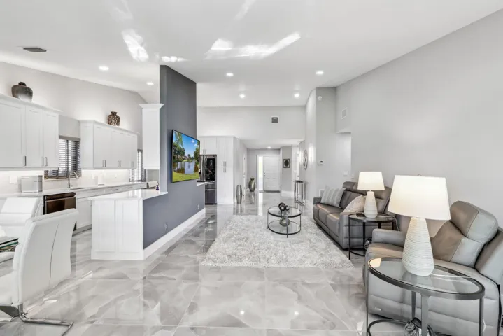 4847 Boxwood Circle - 9.jpg-SMALL