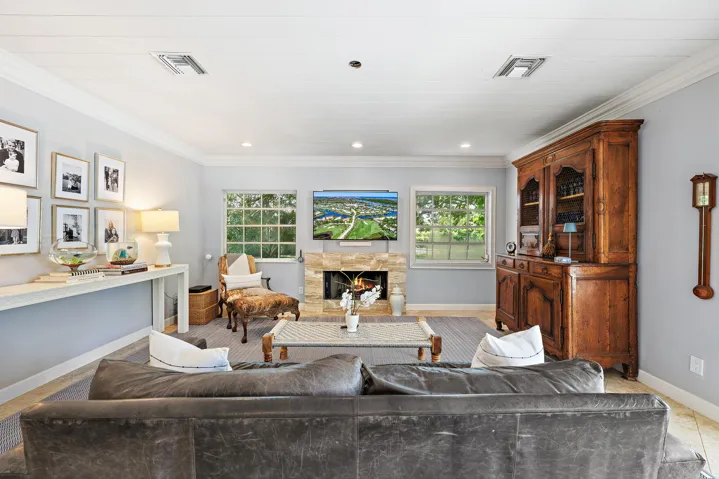 3 Loggerhead Ln-14