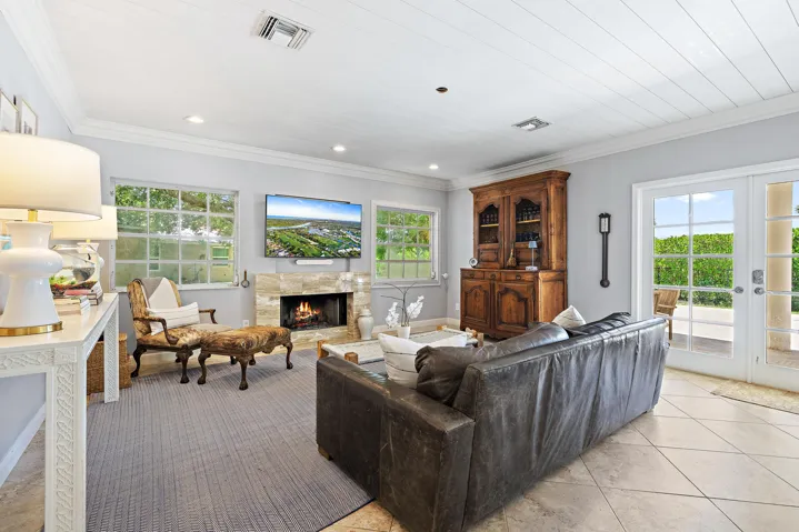 3 Loggerhead Ln-13