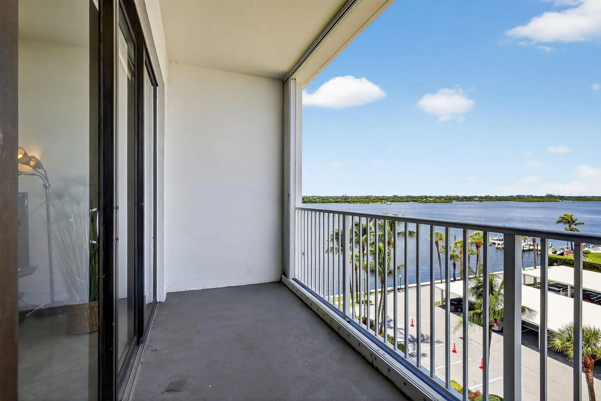 covered balconyw