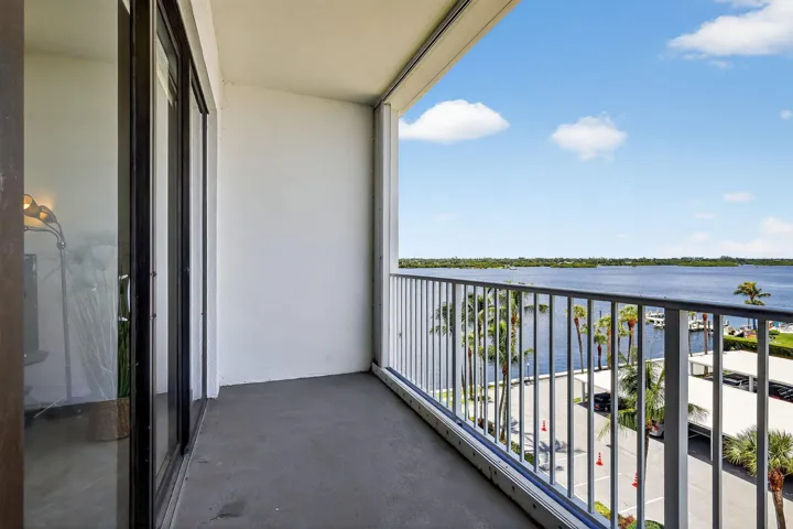 covered balconyw