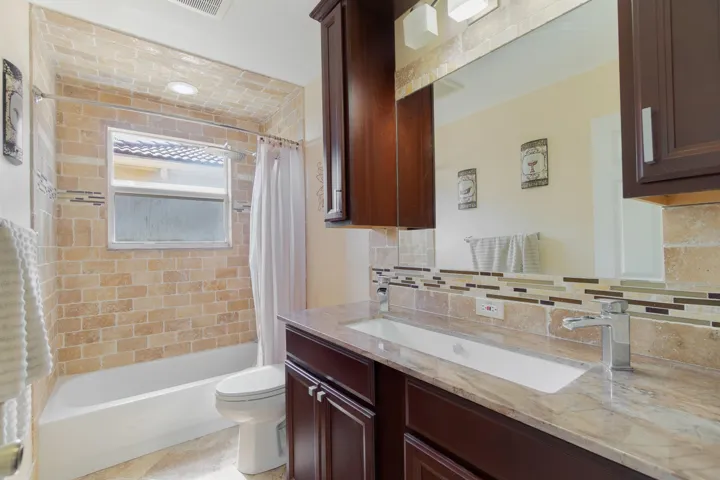 Upstairs hall bathroom