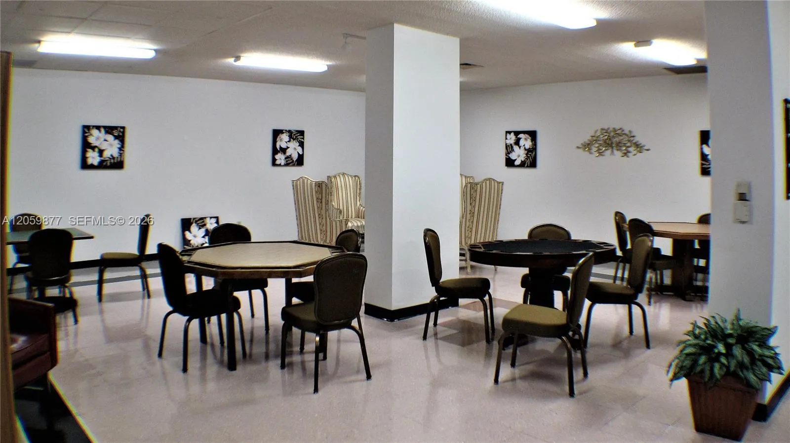 CARD ROOMS WITH WIFI
