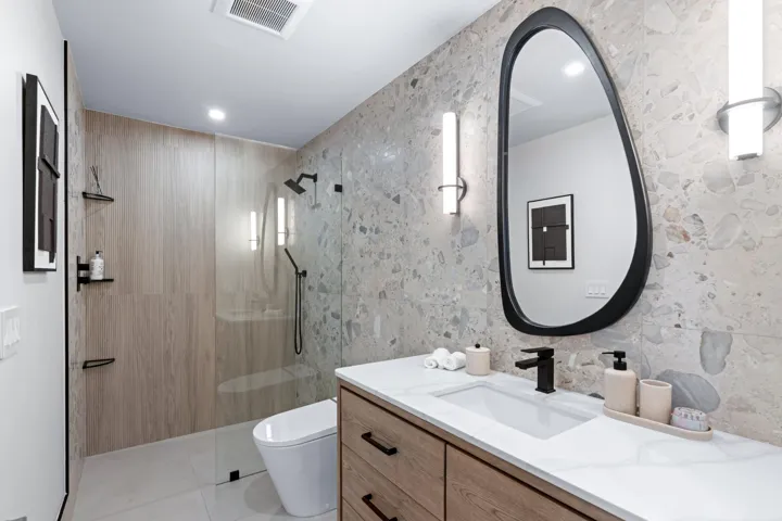 Clubroom/Cabana Bath