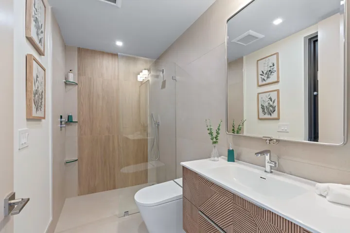 Clubroom/Cabana Bath