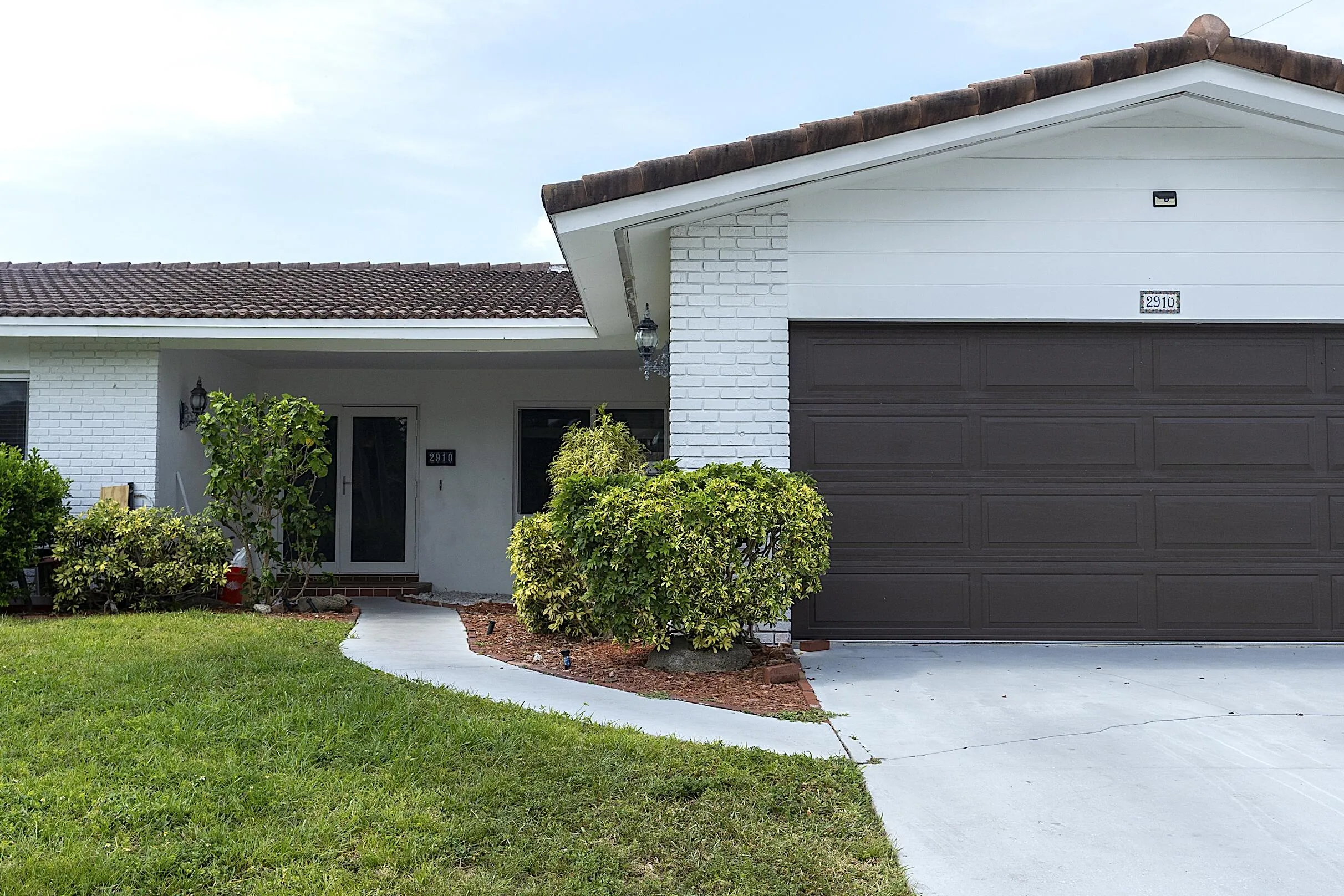 2910 NE 40th Ct - - 005