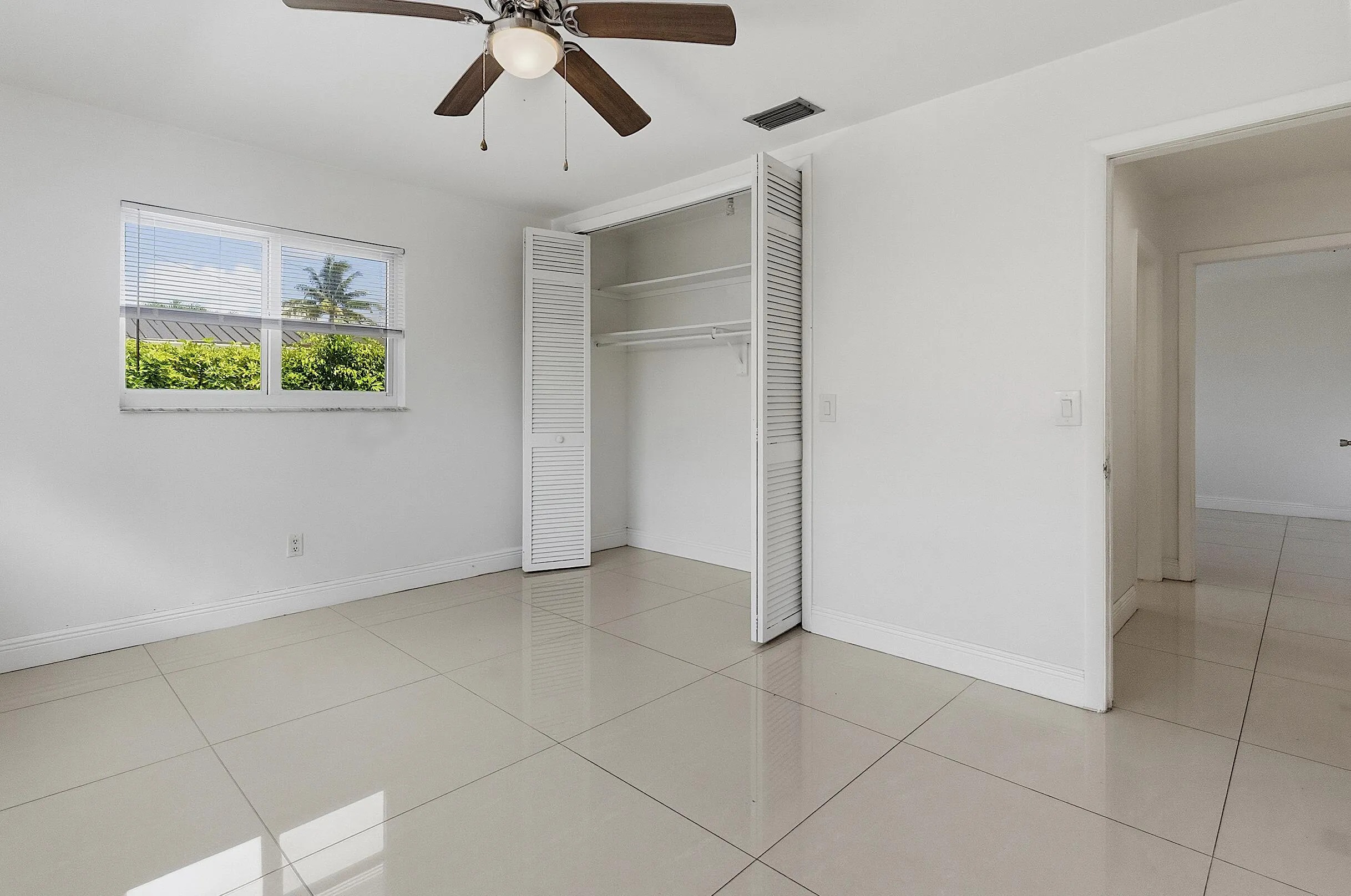 2910 NE 40th Ct - - 015