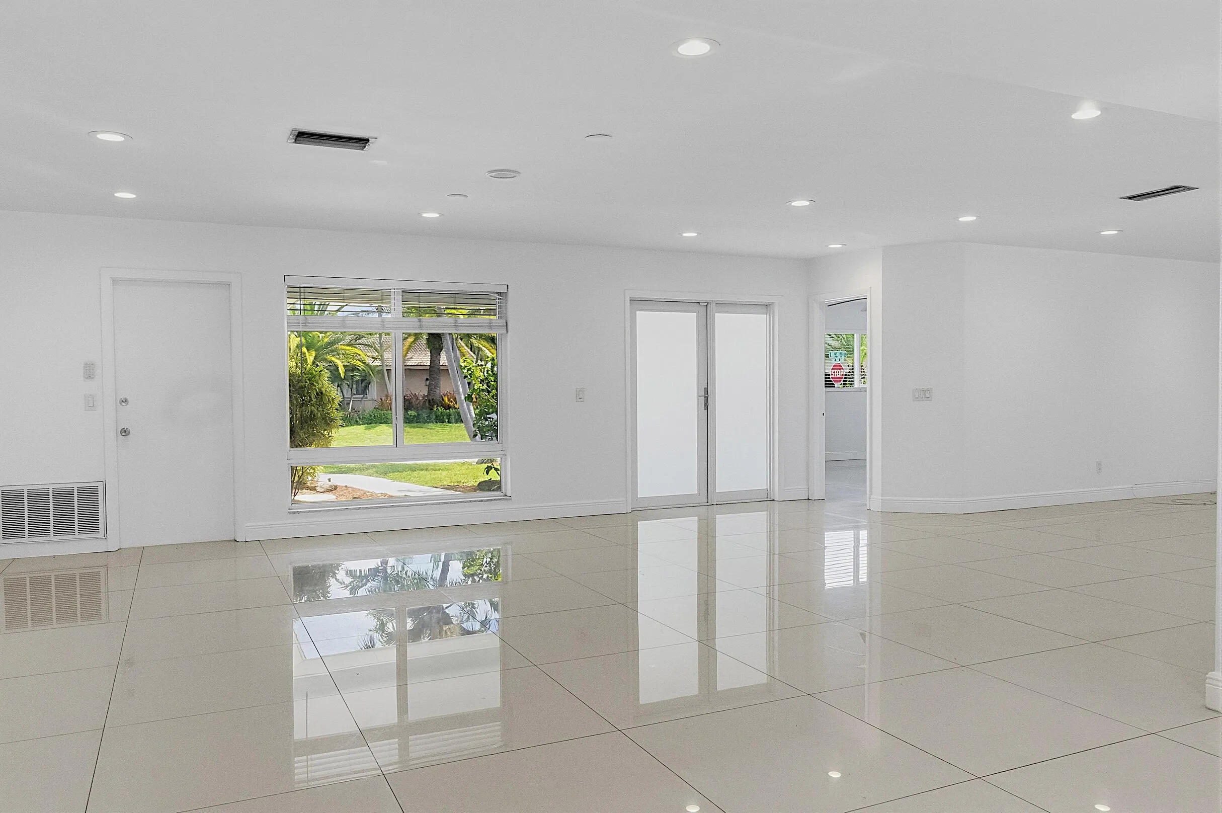 2910 NE 40th Ct - - 024