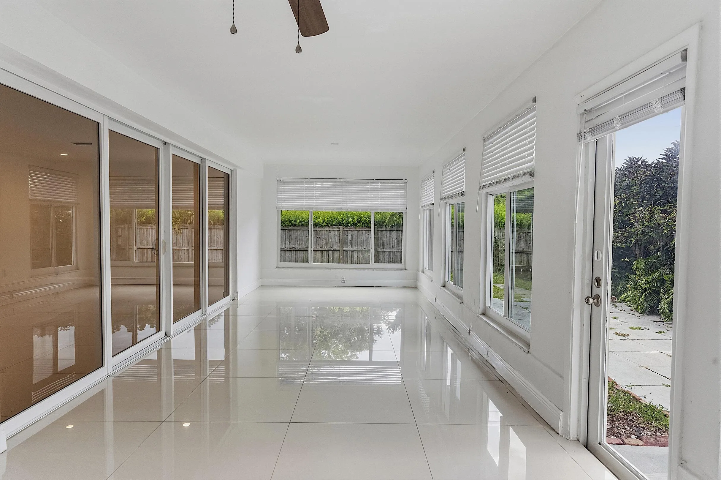 2910 NE 40th Ct - - 039