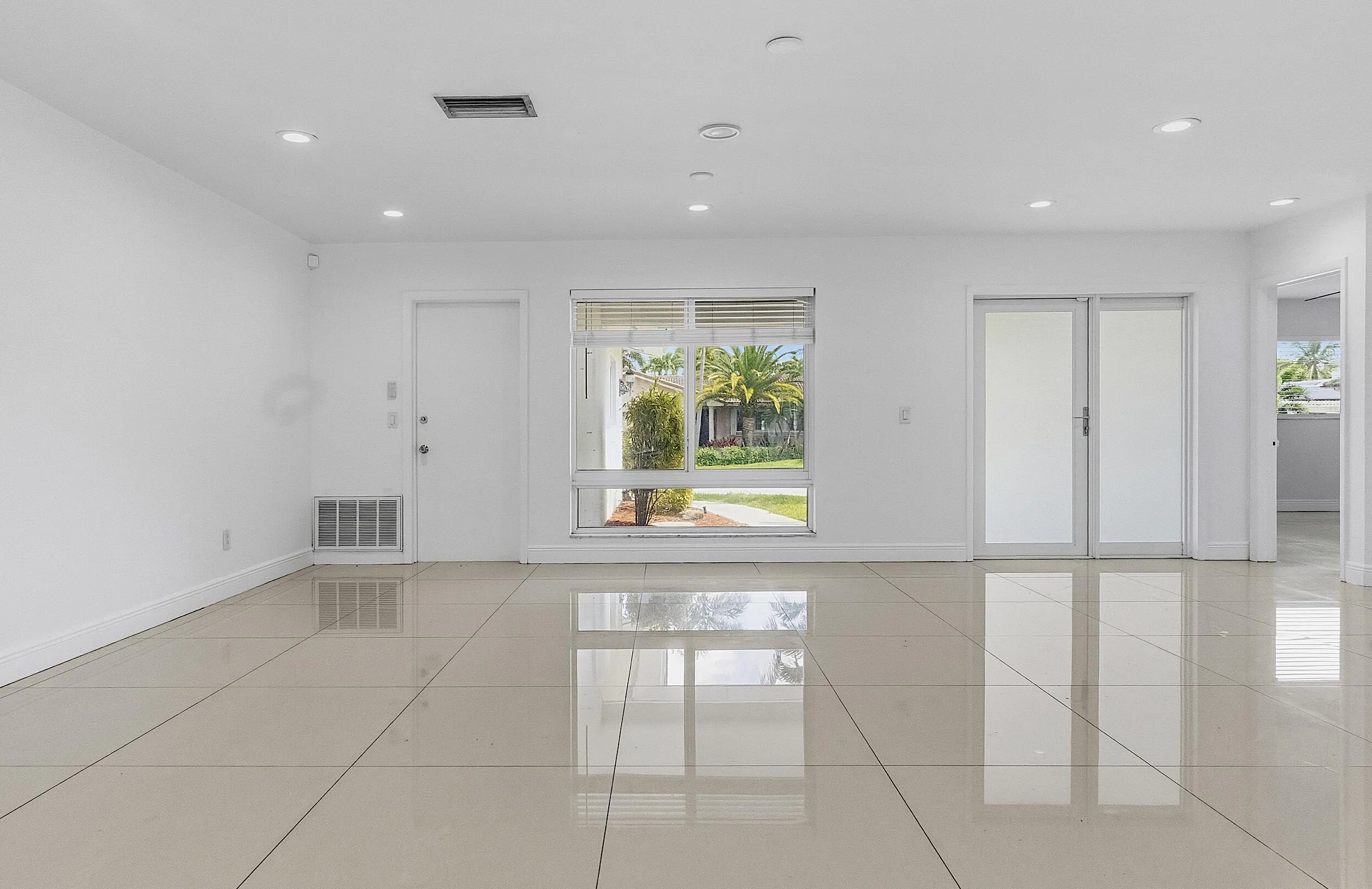 2910 NE 40th Ct - - 011