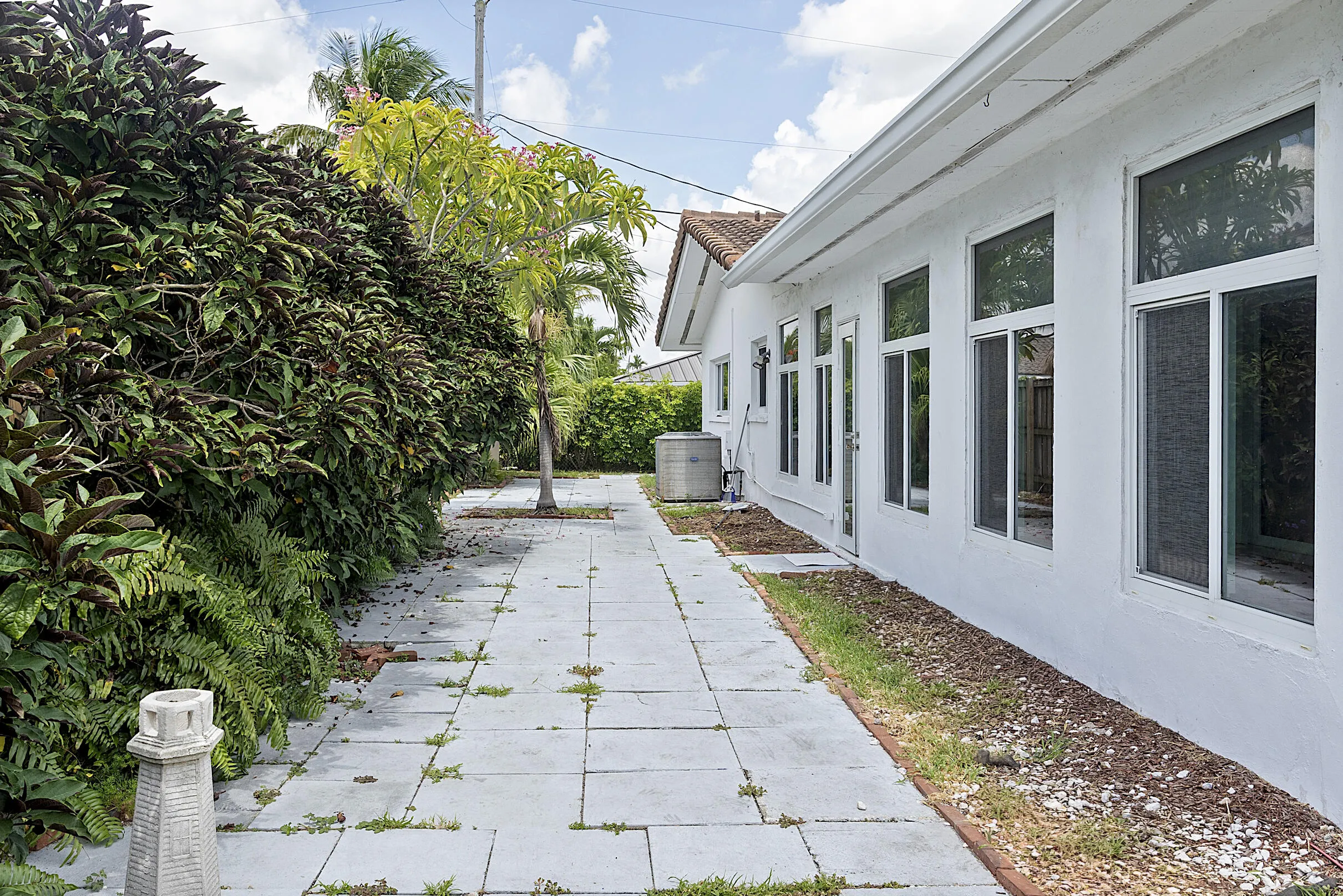 2910 NE 40th Ct - - 045