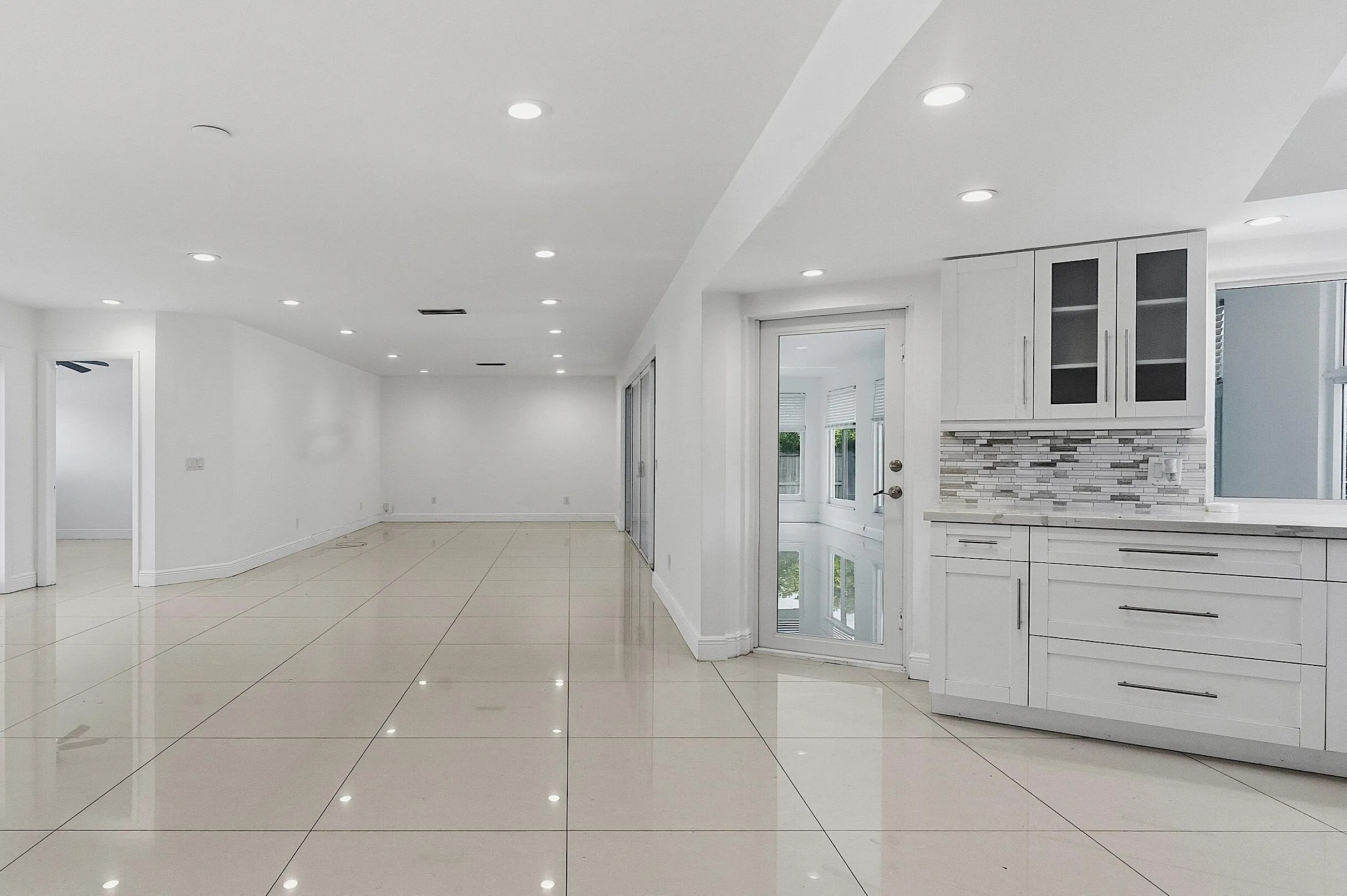 2910 NE 40th Ct - - 022