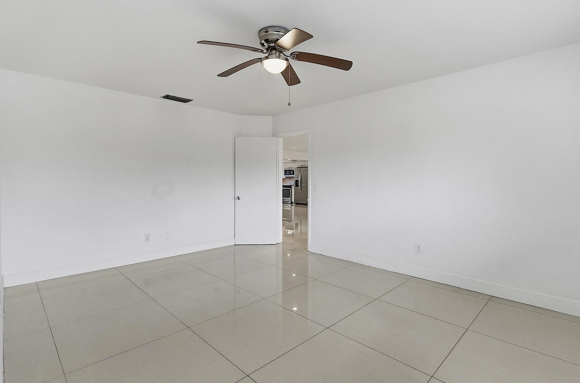 2910 NE 40th Ct - - 028