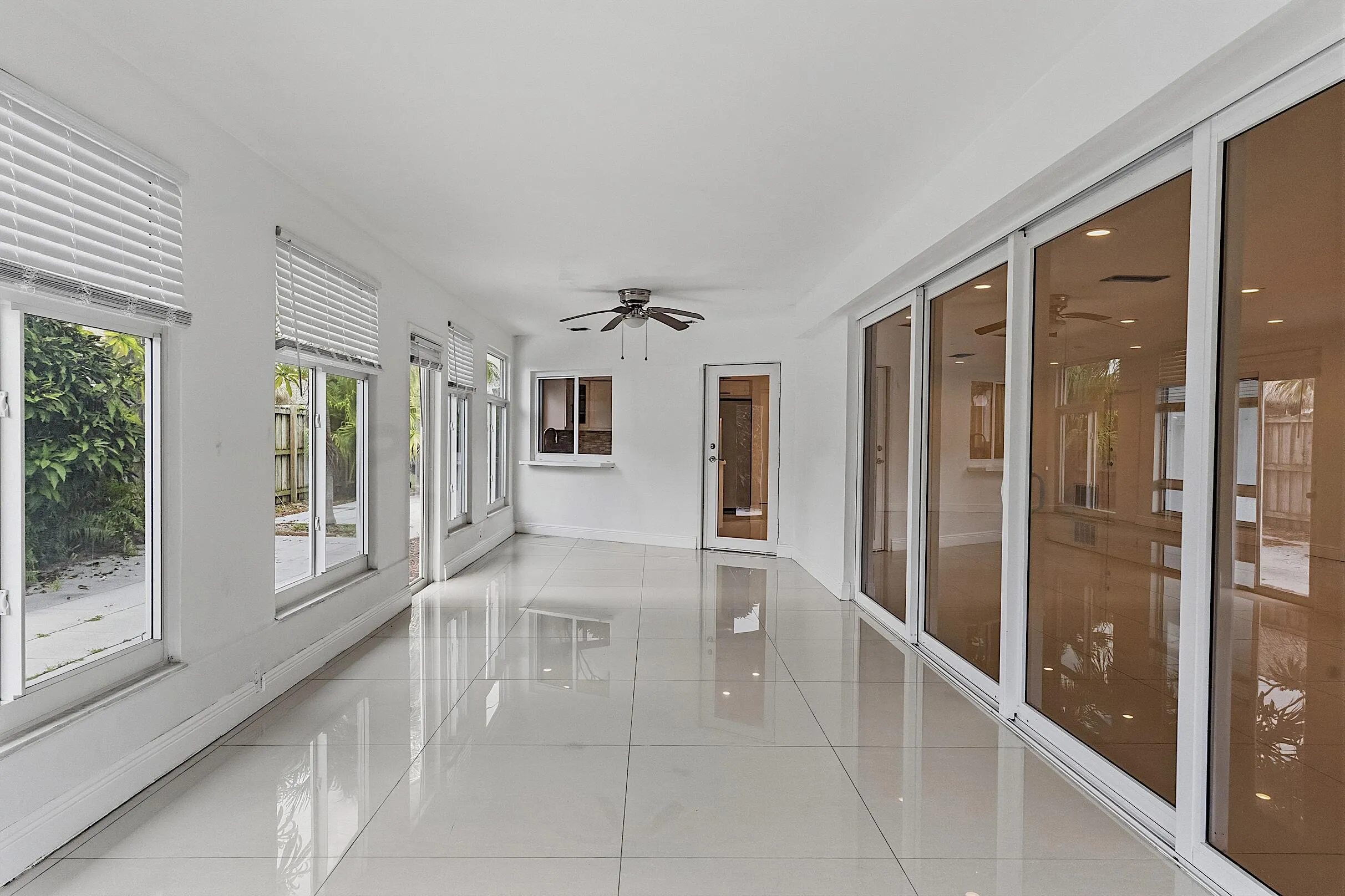 2910 NE 40th Ct - - 038