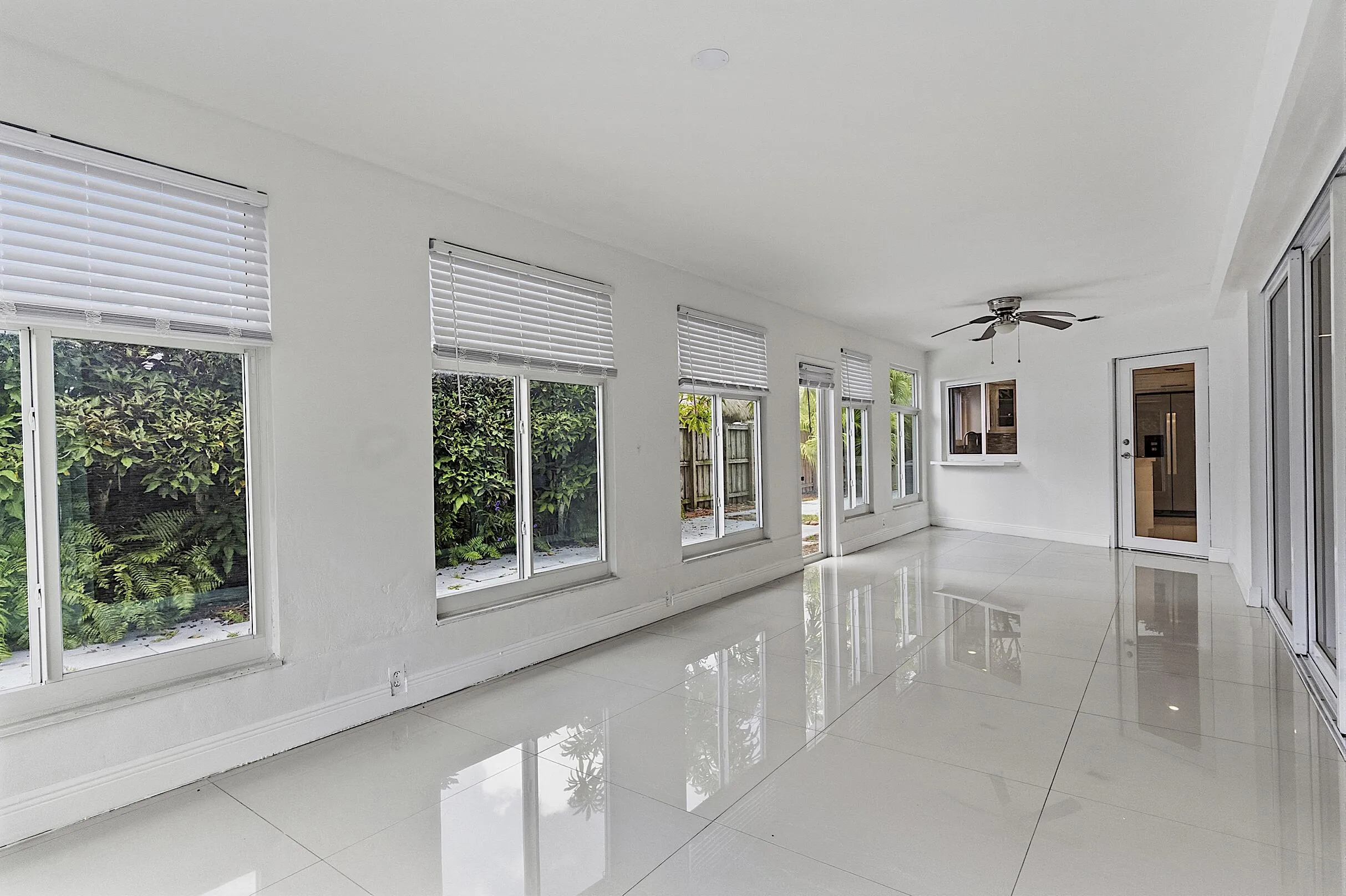 2910 NE 40th Ct - - 036