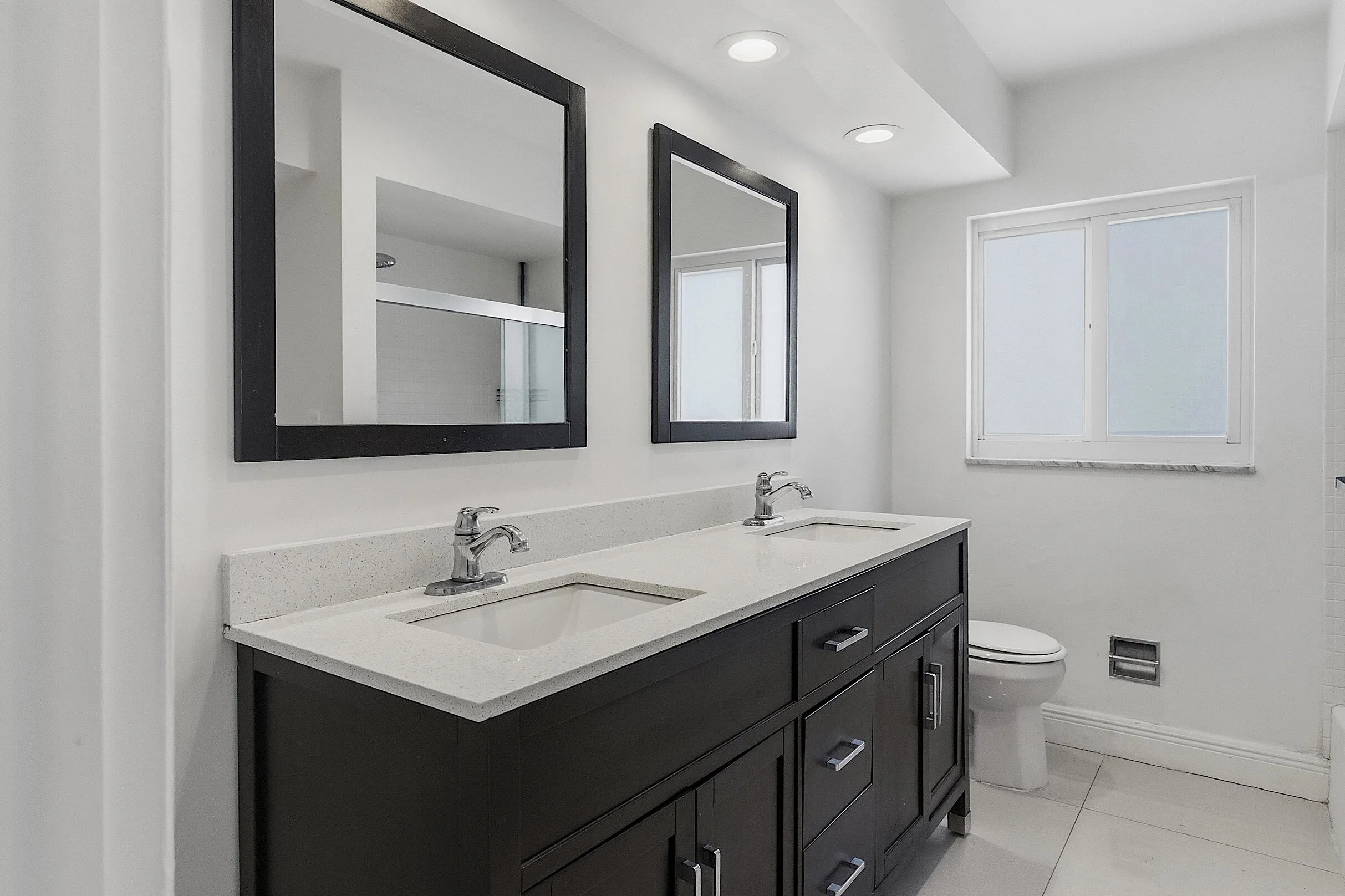 2910 NE 40th Ct - - 017
