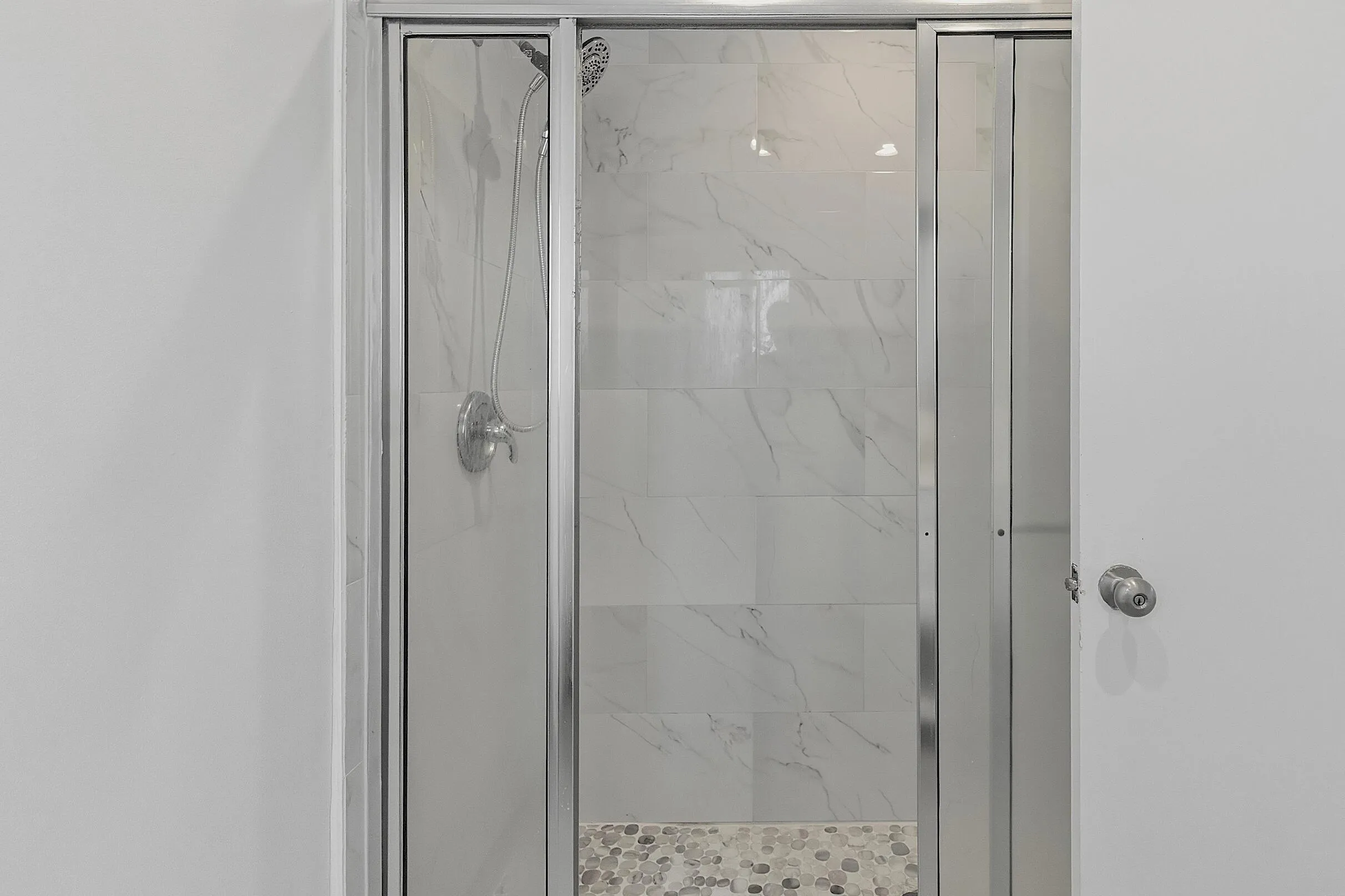 2910 NE 40th Ct - - 032
