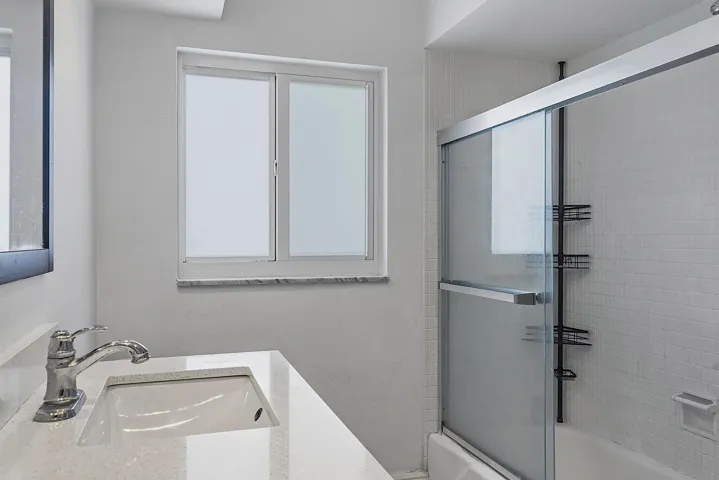 2910 NE 40th Ct - - 019