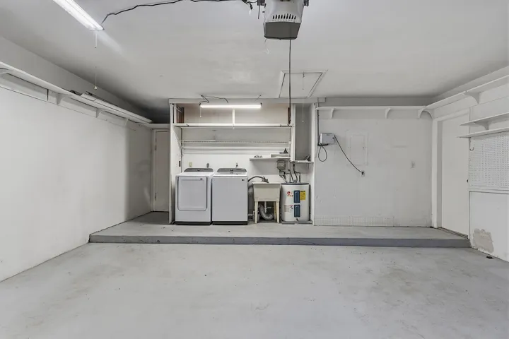 2910 NE 40th Ct - - 042
