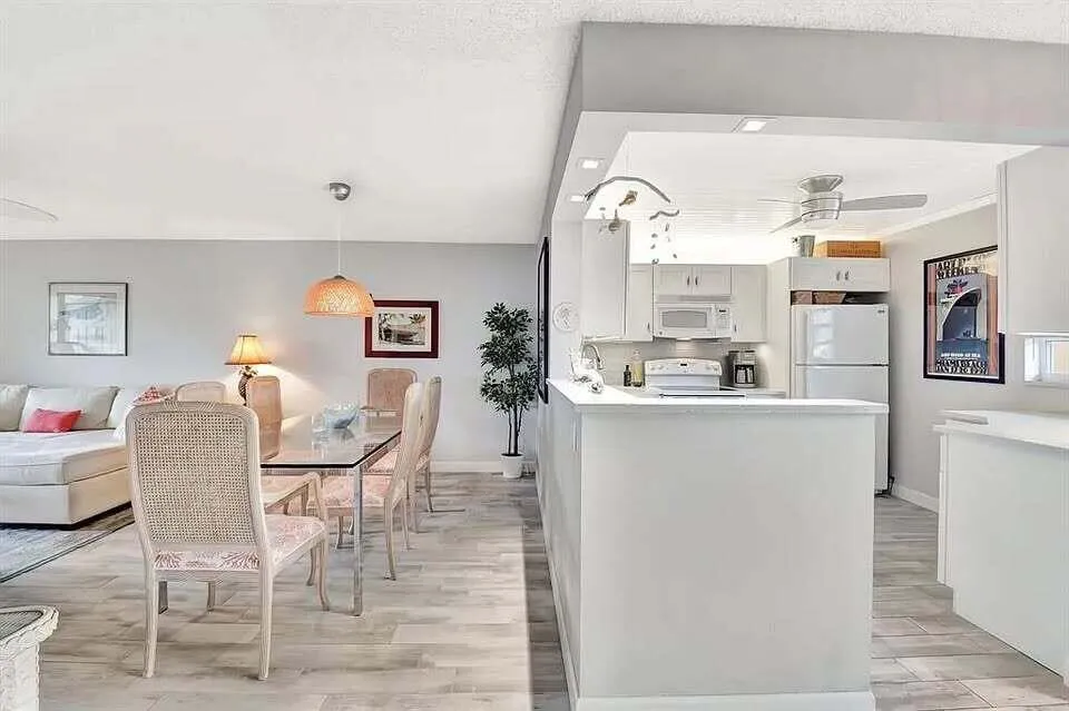 Dining Area/Kitchen