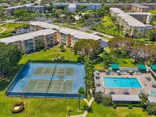 Pickleball Courts
