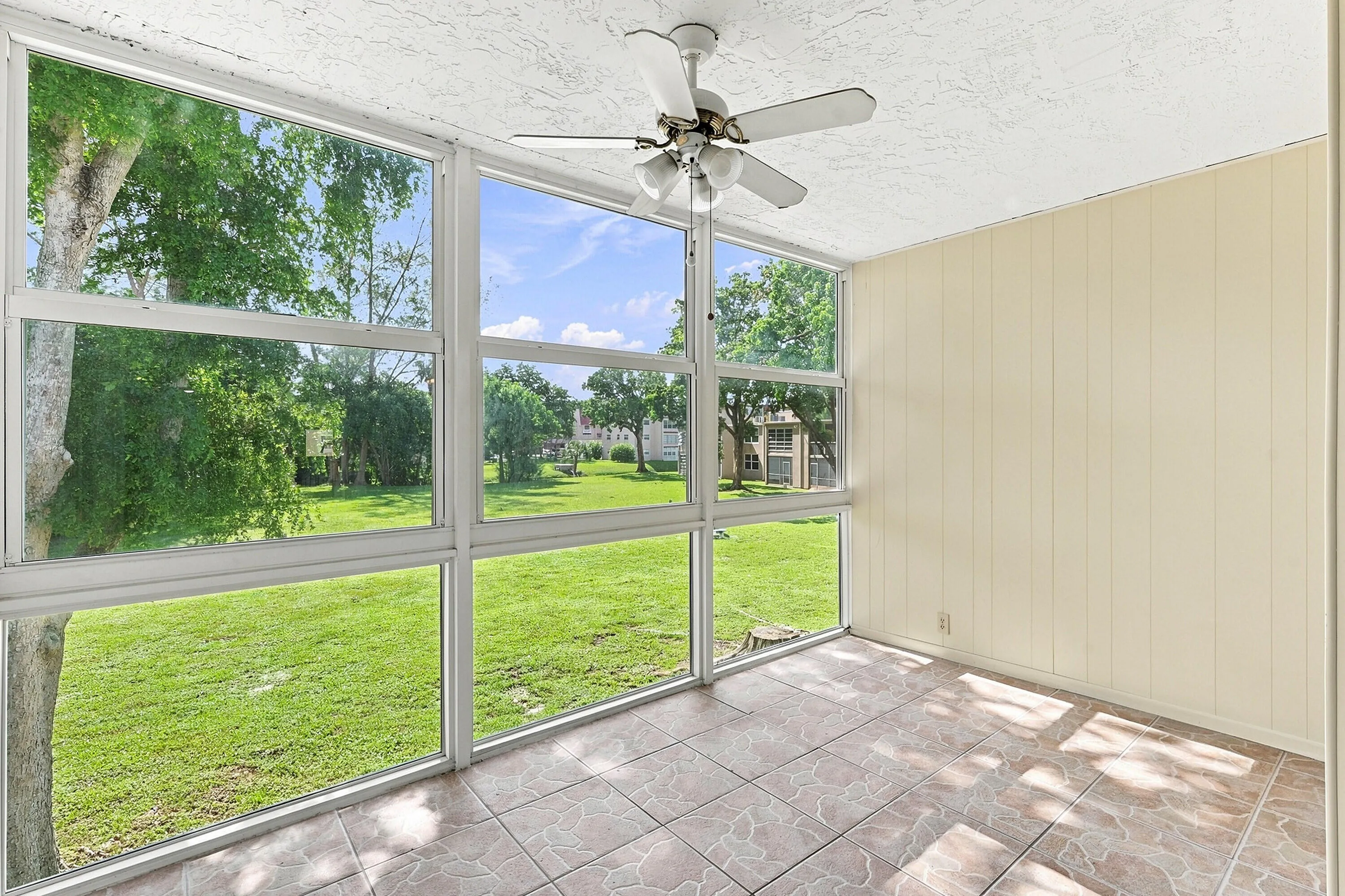 25_sun room