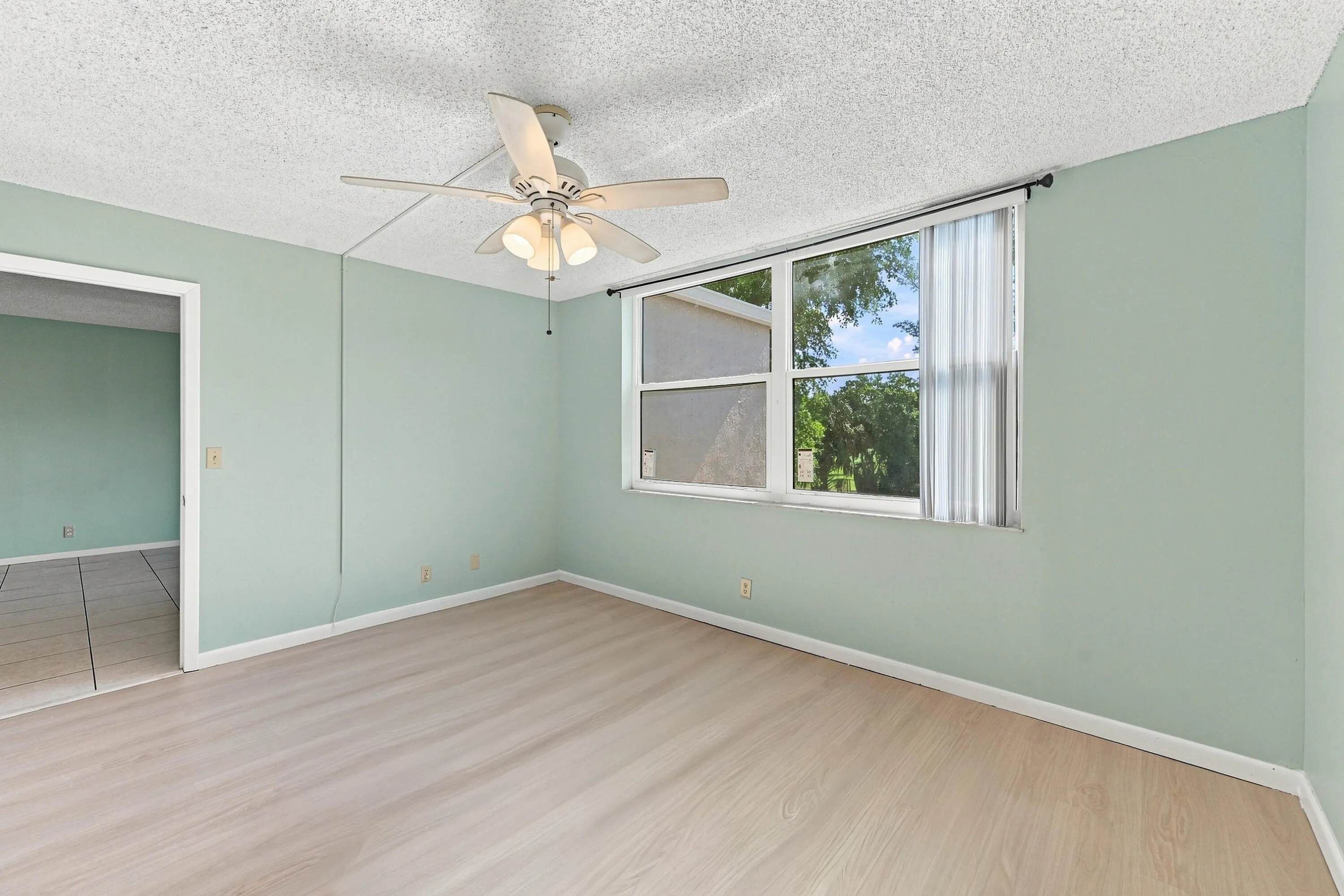 18_primary bedroom