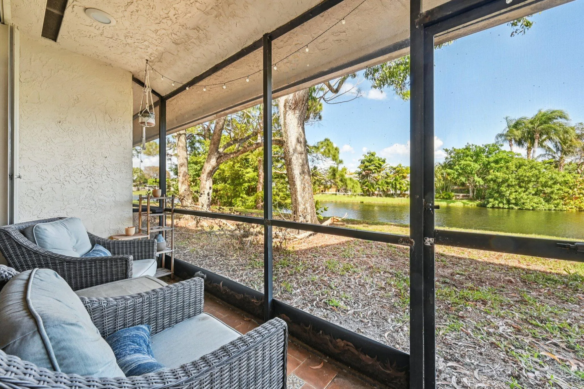Screened Lakefront Patio
