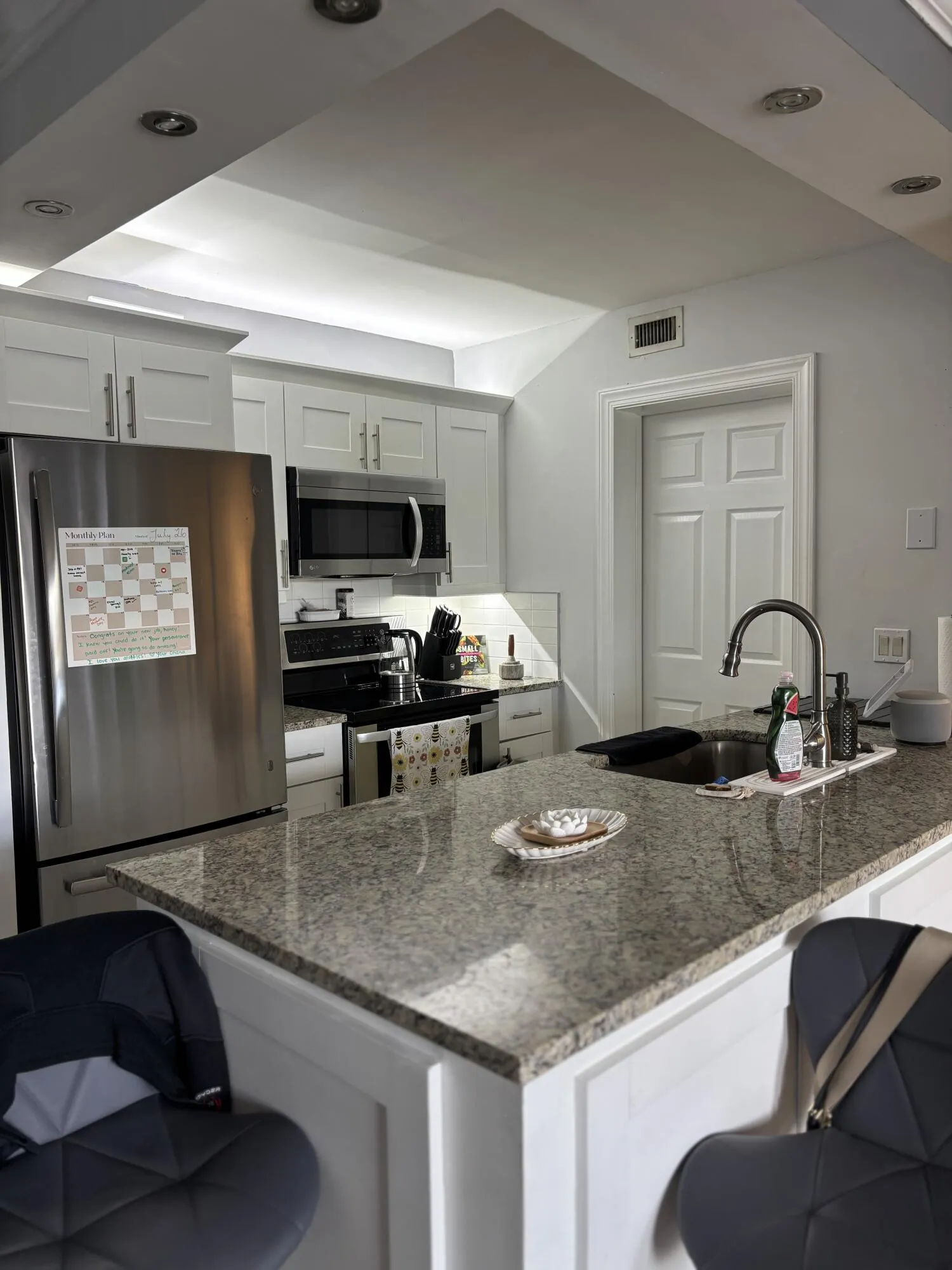 Granite/Stainless appliances