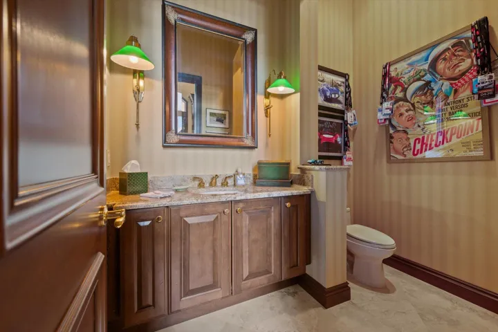 Office/Library 1/2 bath