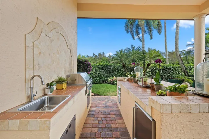 Outdoor Kitchen