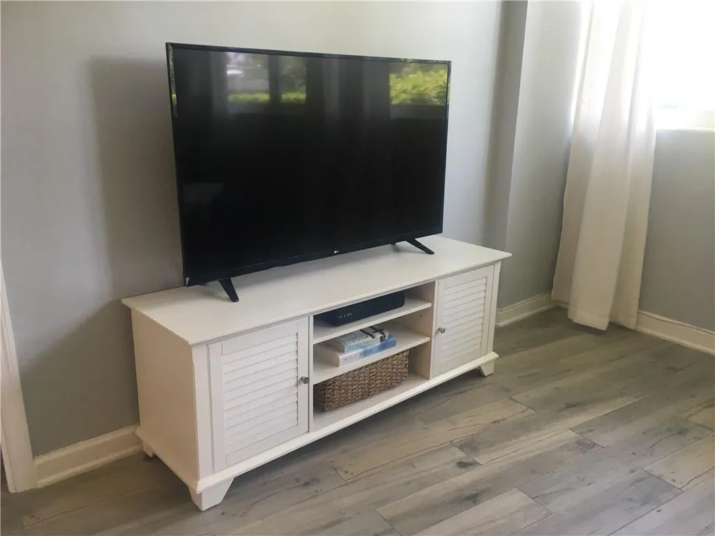 3250 NE 28th St - - 009 - Copy