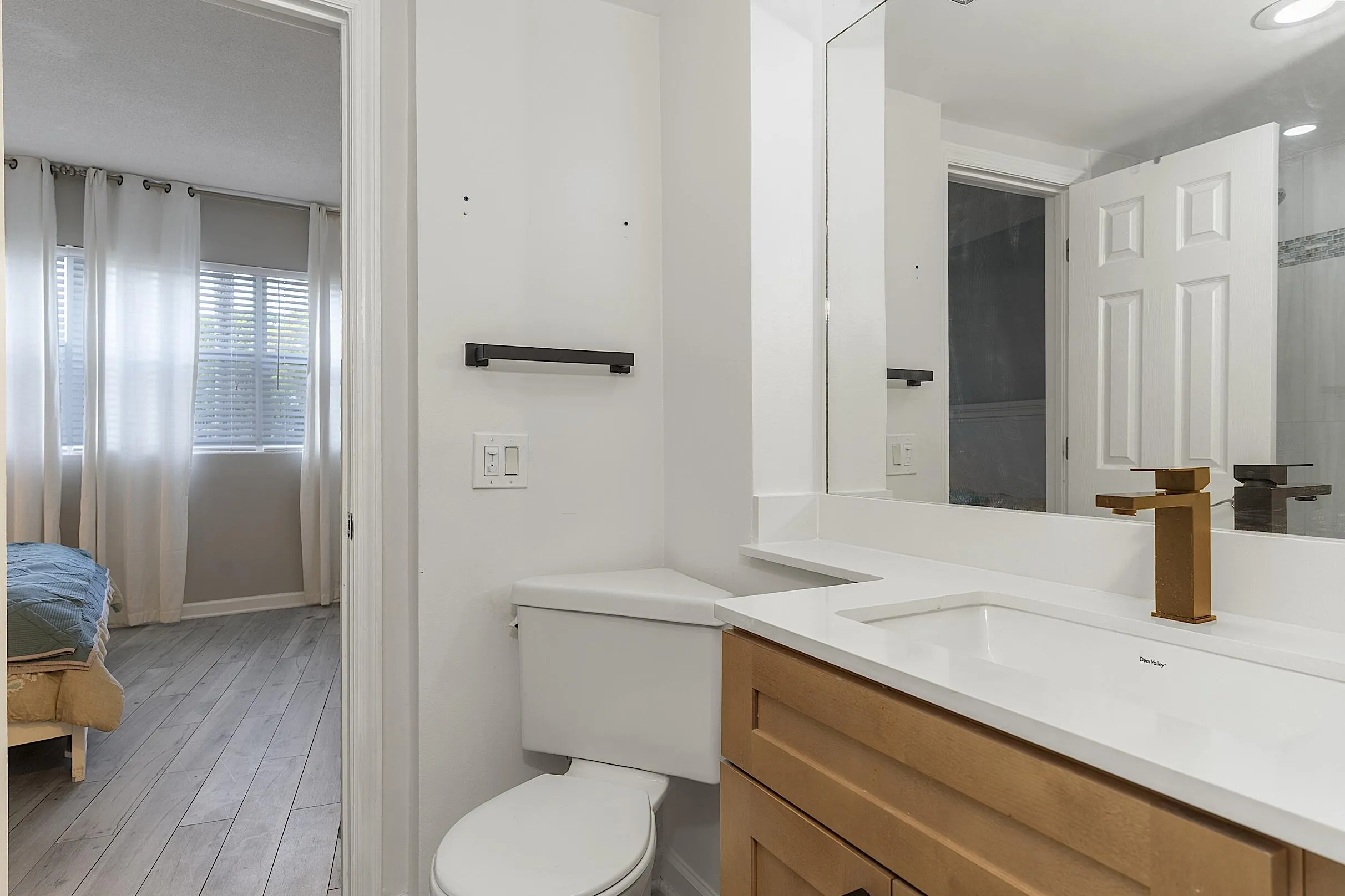 3250 NE 28th St - - 020