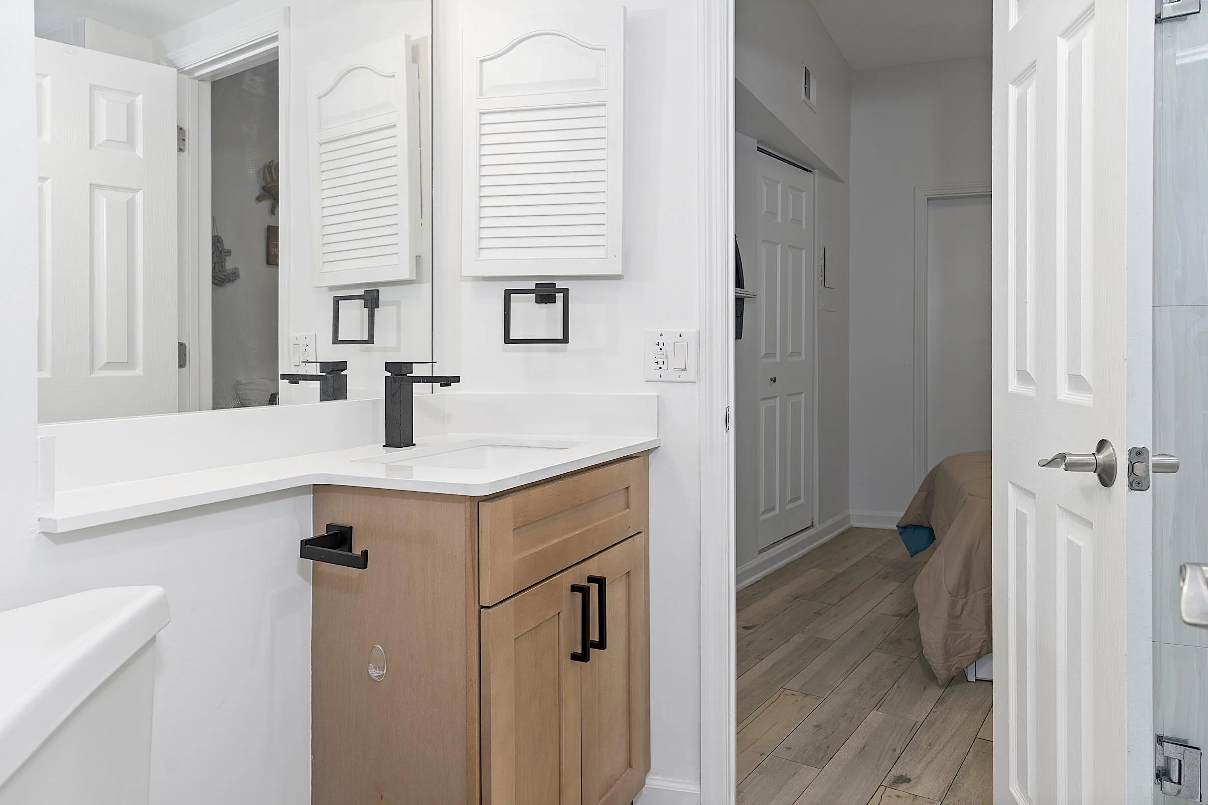 3250 NE 28th St - - 022