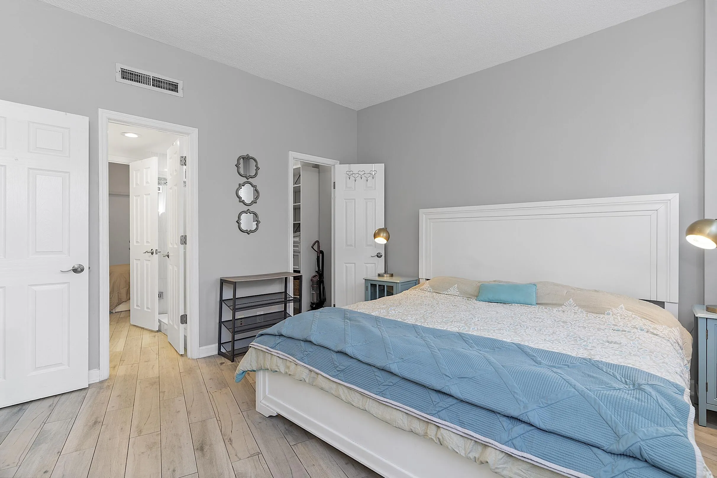 3250 NE 28th St - - 024