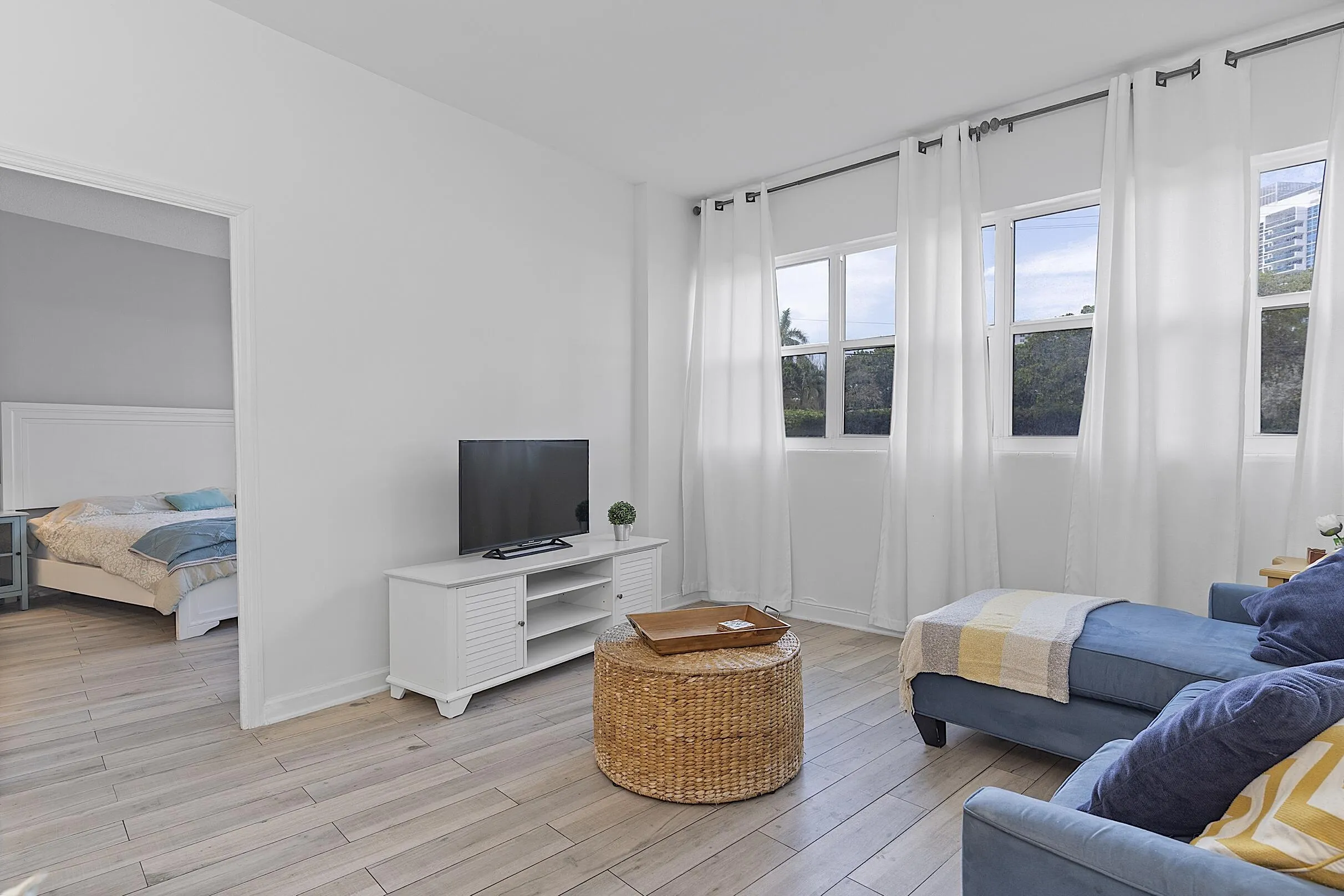 3250 NE 28th St - - 015 - Copy