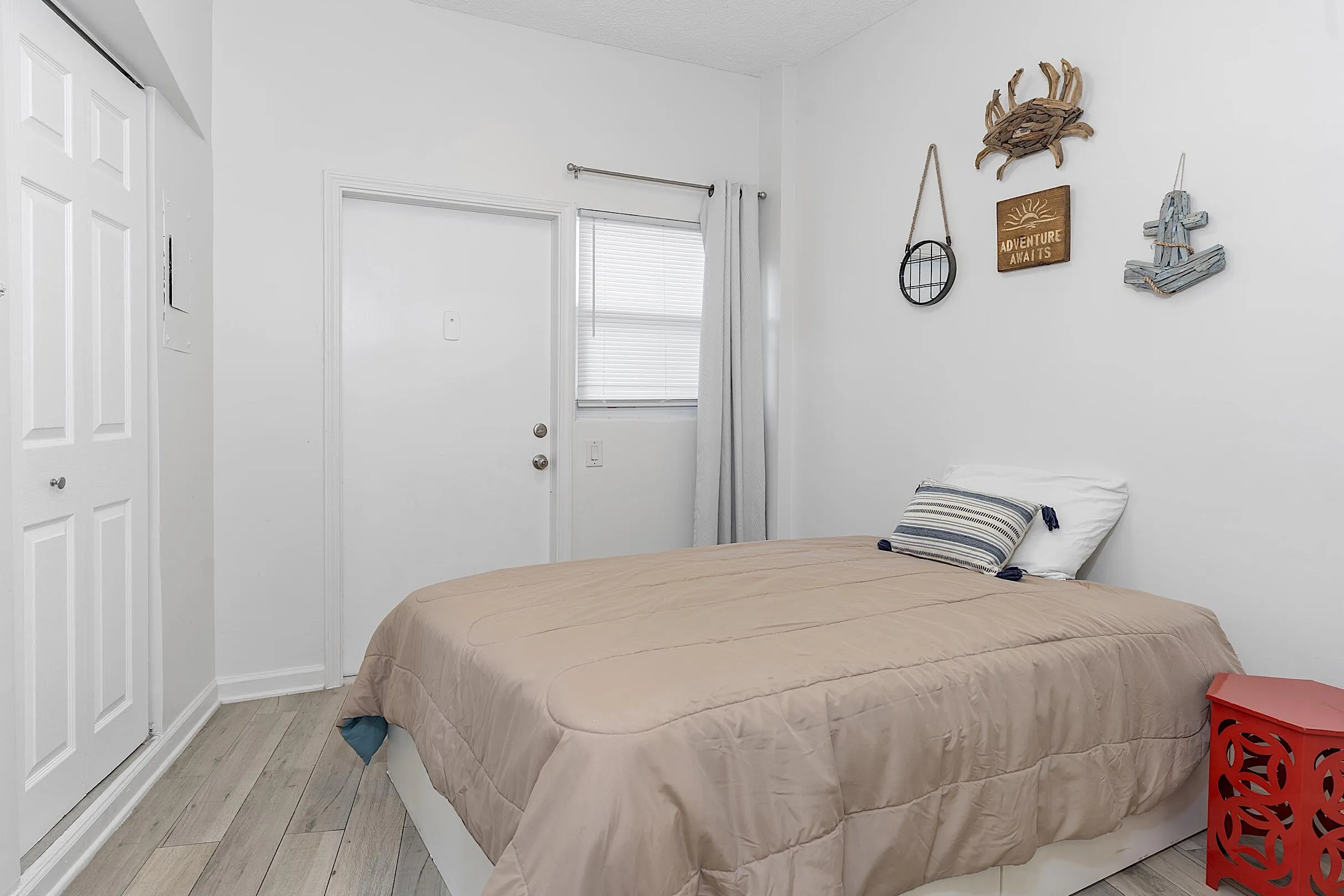 3250 NE 28th St - - 018