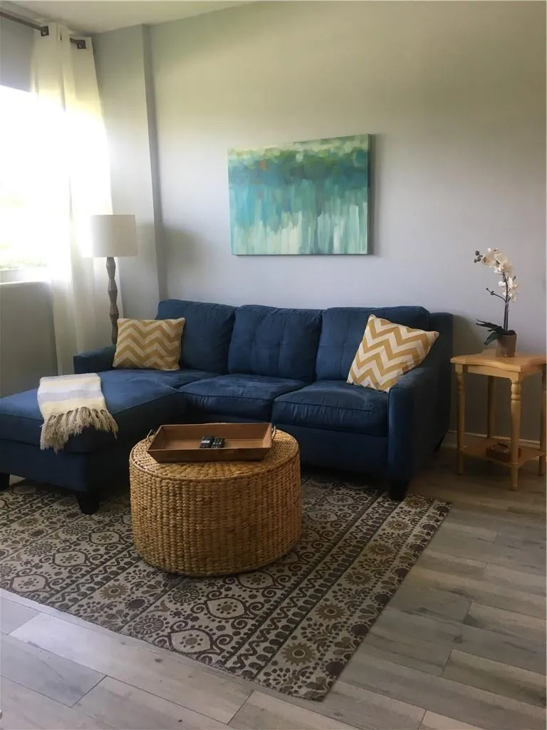 3250 NE 28th St - - 008 - Copy